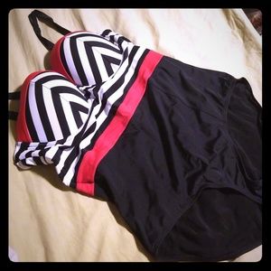 Retro striped swimsuit with molded cups